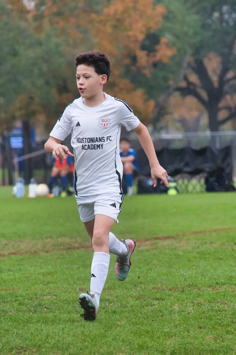 Player running onto a pass